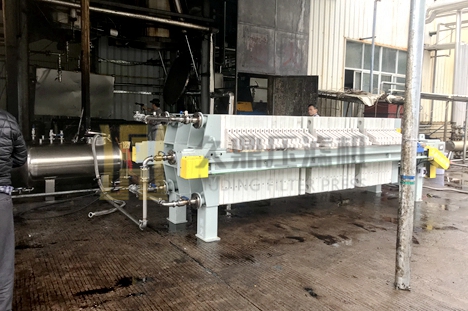 某化妝品行業(yè)使用70平方自動(dòng)拉板密閉式壓濾機(jī)一臺(tái)