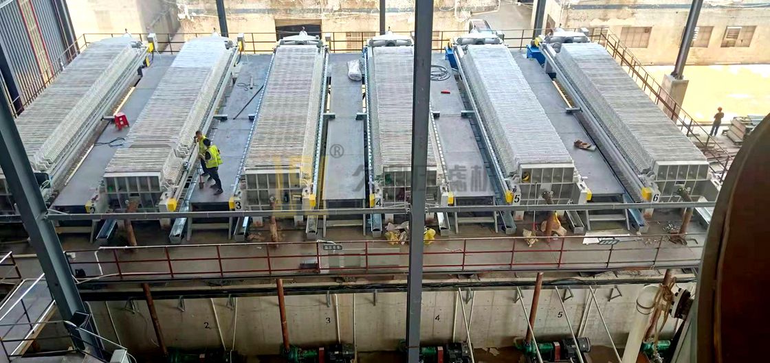 廣東東莞某洗砂污水處理現場，使用6臺500平方高效快開壓濾機 (2).jpg