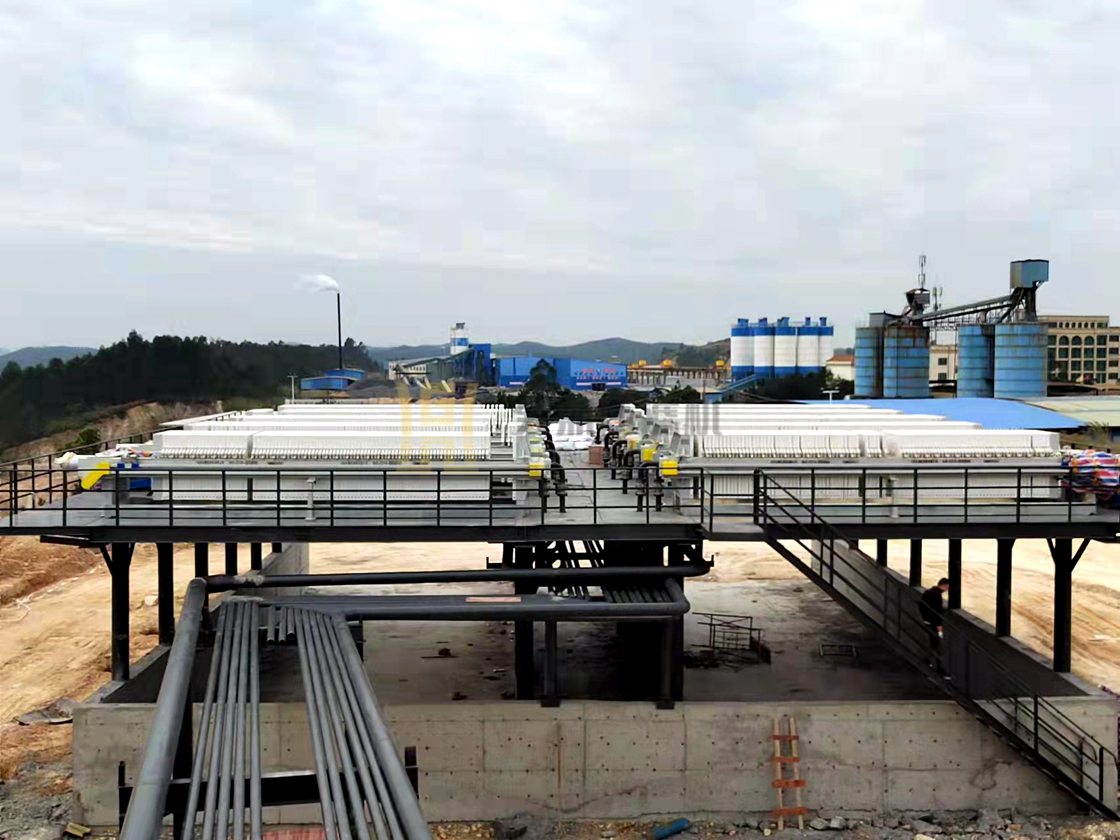 廣西南寧洗砂污水處理現場，使用10臺高效快開式壓濾機 (2).jpg